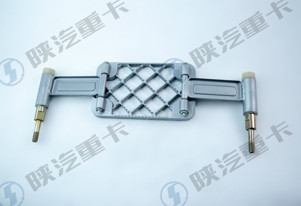 Ступенька железная нижняя левая/правая X3000 SHACMAN Оригинал // DZ14251240130